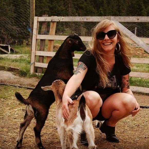 Meet your Posher, Andrea - Picture 1 of 1